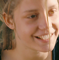 Adele Exarchopoulos - Juicy Curves & Bouncy Moves! picture 1 of 1