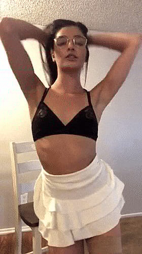 Sizzling Teen Babe Strips Down to Tease'