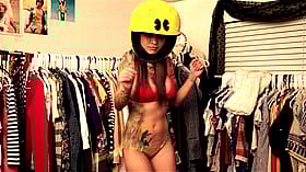 Alt Babe Teasing Her Moves'