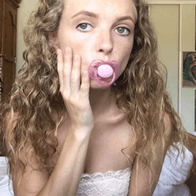 Amateur Babe Gets Herself Off picture 1 of 1