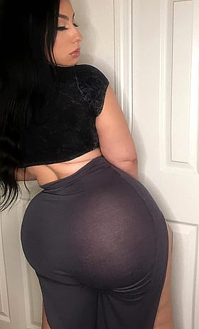 Selene Castle's Plump Booty Tease'