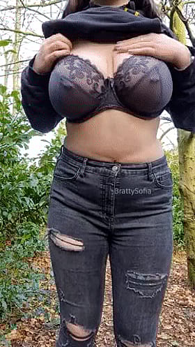 Amateur Teen Selfie Queen Shows Off Her Massive Melons'