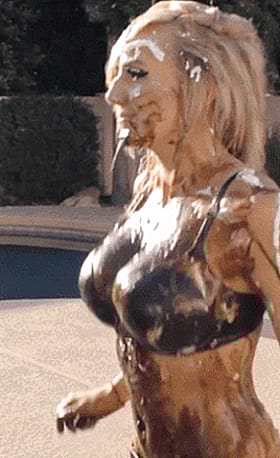Massive Jiggly Jugs In Motion'