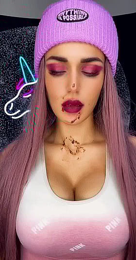 Turkish Delight Fingering Her Soaked Pink Pussy'