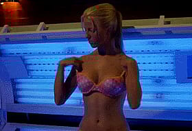 Chelan Simmons Gets Steamy in the Kitchen'