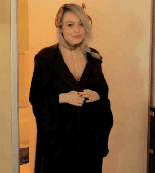 Princess Leia Gets Horny in Lingerie picture 1 of 1