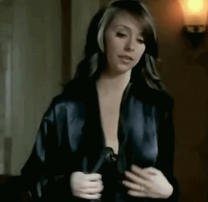 Jennifer Love Hewitt Gets That Sweet Pussy Devoured picture 1 of 1