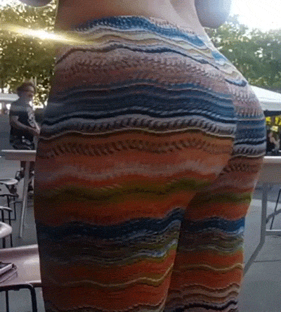 Yoga Pants Clapping in Hypnotic Slow Mo picture 1 of 1