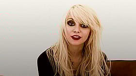 Taylor Momsen Gets Her Sweet Spot Devoured - Cum Worthy Cunnilingus!'
