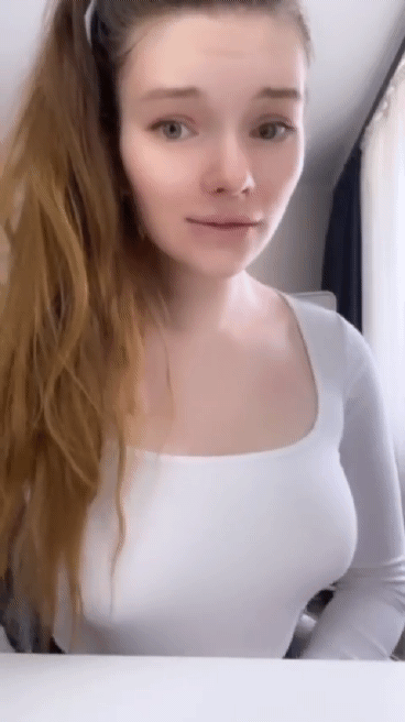 Young Babe Gets Herself Off picture 1 of 1