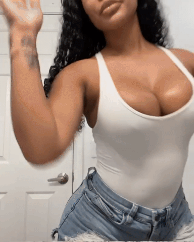 Thick Ebony Babe Shaking That Booty picture 1 of 1