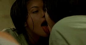 Liv Tyler's Seductive Lickdown'