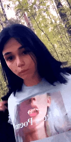 Busty Teen's Risky Public Selfie'