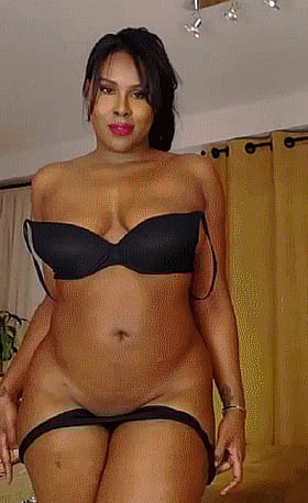 Spicy Latina Babe Gets Herself Off'