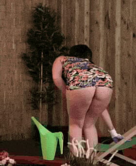 Milf Next Door Booty Jiggle'