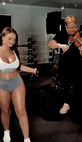 Thick Brunette Tease'