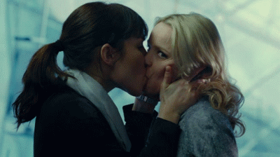 Rachel McAdams Gets Sapphic with a Slick Lip Lock picture 1 of 1