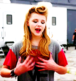 Chloe Grace Moretz Gets Devoured: Celebrity Munchfest GIF picture 1 of 1