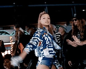 Fergie Throwing Back That Dump Truck 🍑💦'