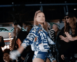 Fergie Throwing Back That Dump Truck 🍑💦 picture 1 of 1