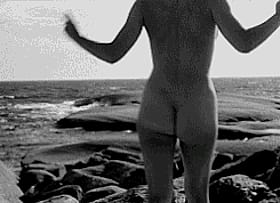 Loira Nudist Beach GIFs: Amateur Ass Exposed'