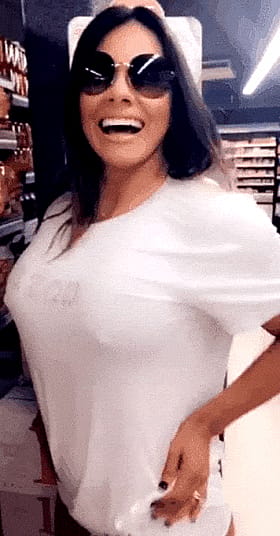 MILF Flashes Her Knockers at the Grocery Store'