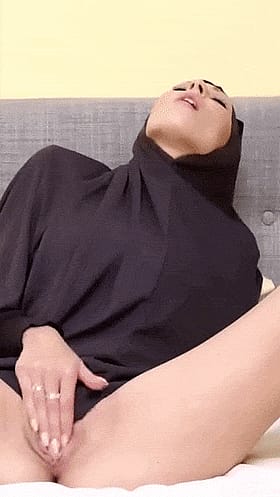 Thick Babe Workin' That WAP'