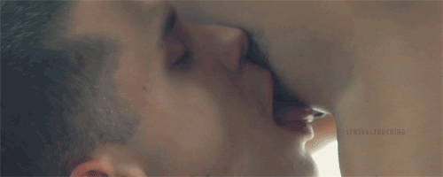 Blindfolded Babe Gets Her Kitty Devoured picture 1 of 1
