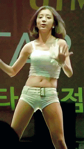 Smokin' K-Pop Hottie Grinds & Shakes'