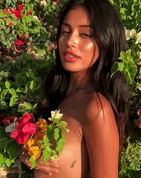 Cindy Kimberly's Sizzling Hot Body: A Tantalizing Trip to Paradise'