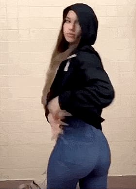 Issa's Cheeks Clapping Solo'