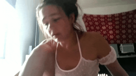 Smokin' Hot Jazz Shows Off Her Killer Curves picture 1 of 1